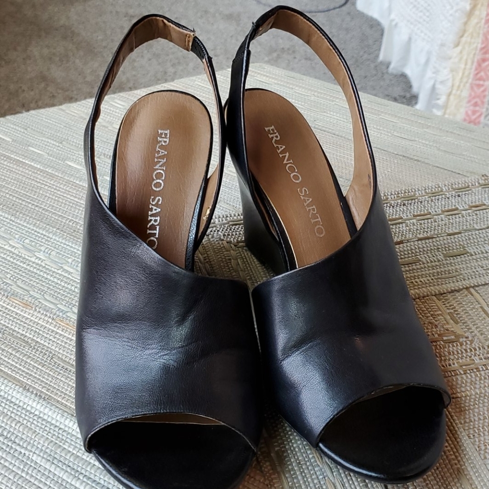 Black wedge shoes